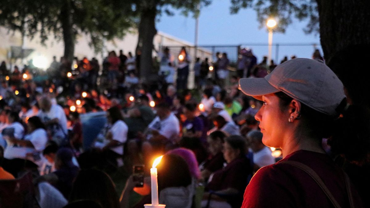 Kaskáda selhání. Vládní zpráva ztrhala zásah proti střelci ve škole v texaském Uvalde